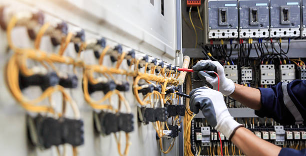 Professional Electrician technician working in Geneva, AL